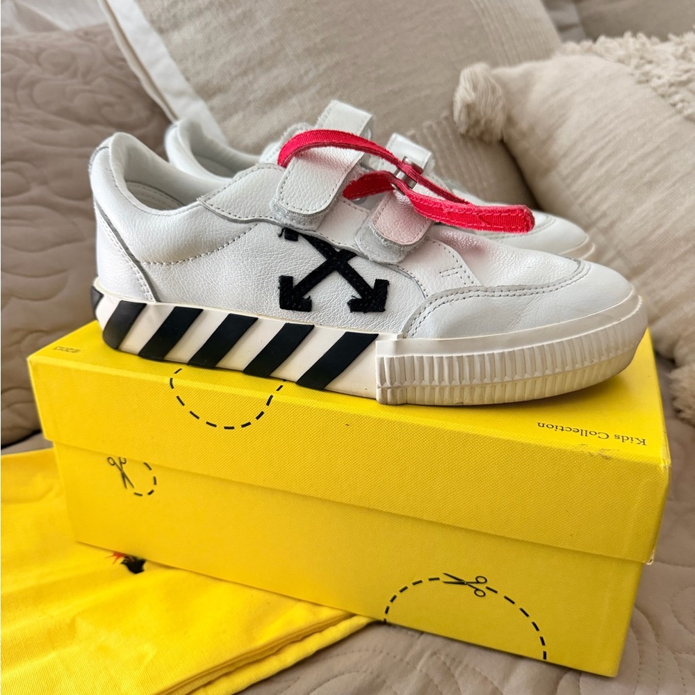 Off White Youth Leather Sneakers Sz 36EU, Fits women’s Sz 6